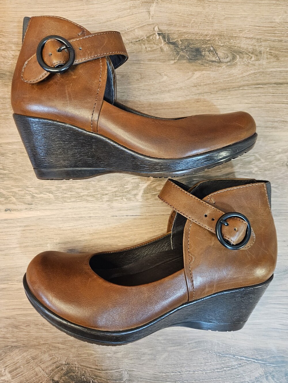 Dansko Discontinued Rebel Wedge Mary Jane in burnished nappa leather. Size 37